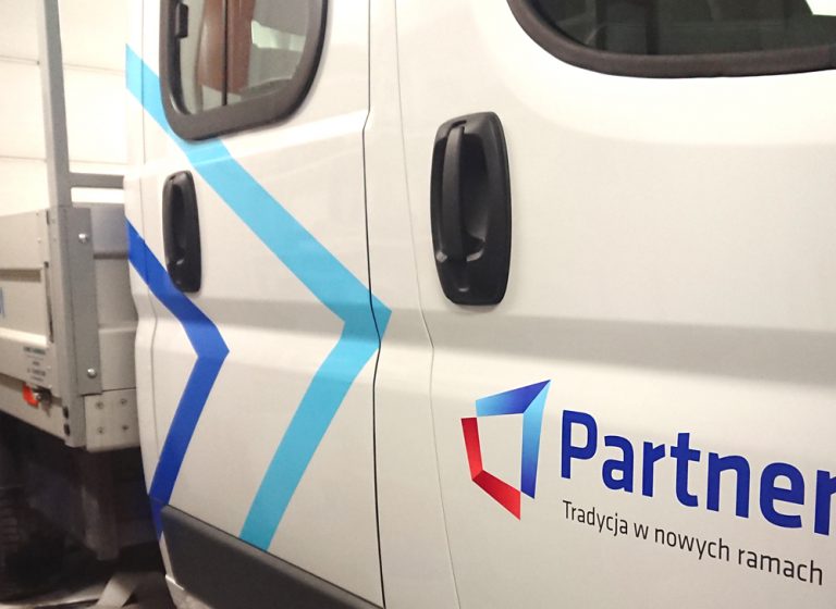Partner – reklama na pojazdach