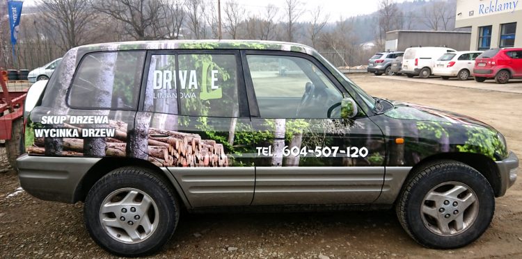 Reklama na samochodzie – Drwale