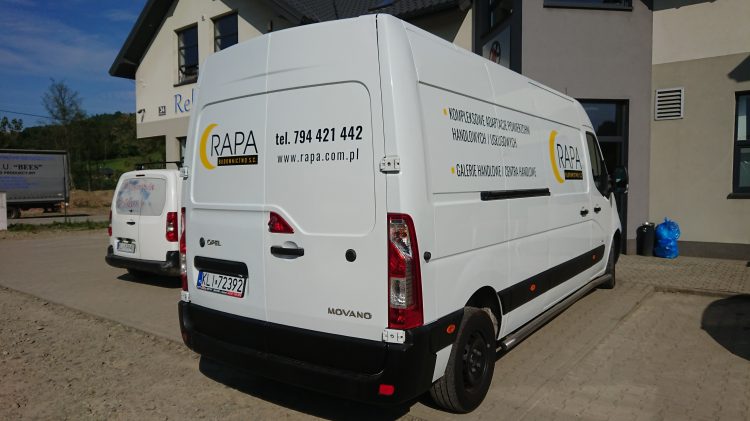 Reklama na samochodzie Rapa